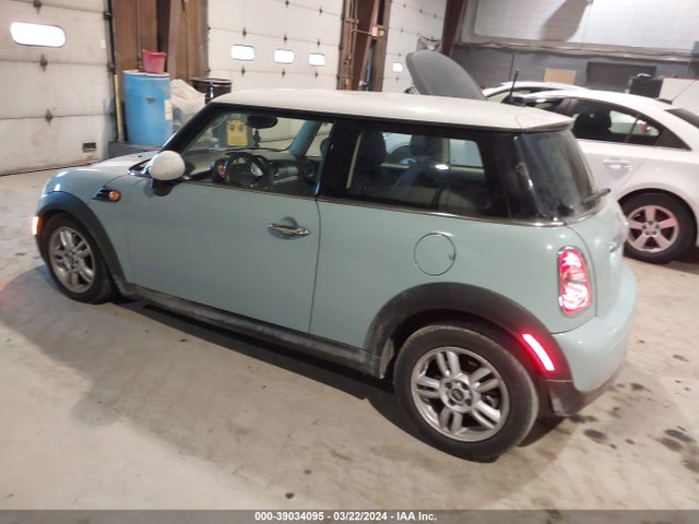 2012 MINI COOPER WMWSU3C51CT539801 Photo 2