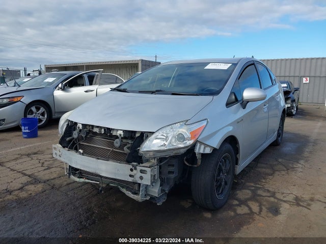 Toyota Prius Three 2015 JTDKN3DU5F0415168 Image 2