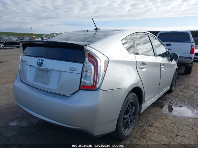 Toyota Prius Three 2015 JTDKN3DU5F0415168 Image 4