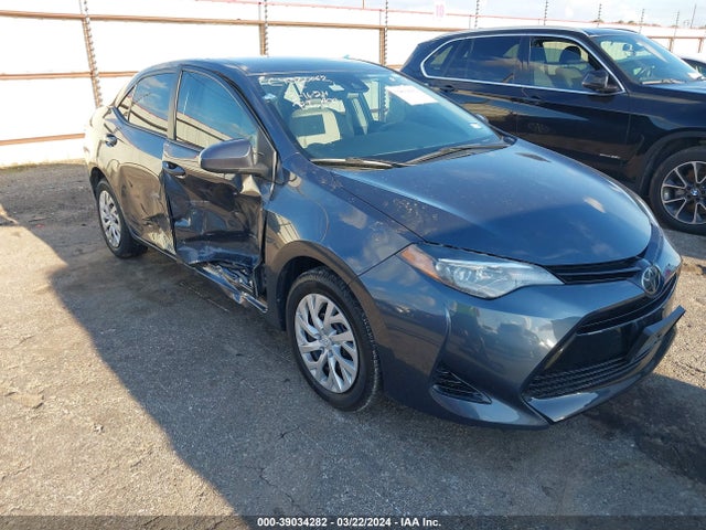 Toyota COROLLA LE 2018 5YFBURHE5JP833317 Image 1