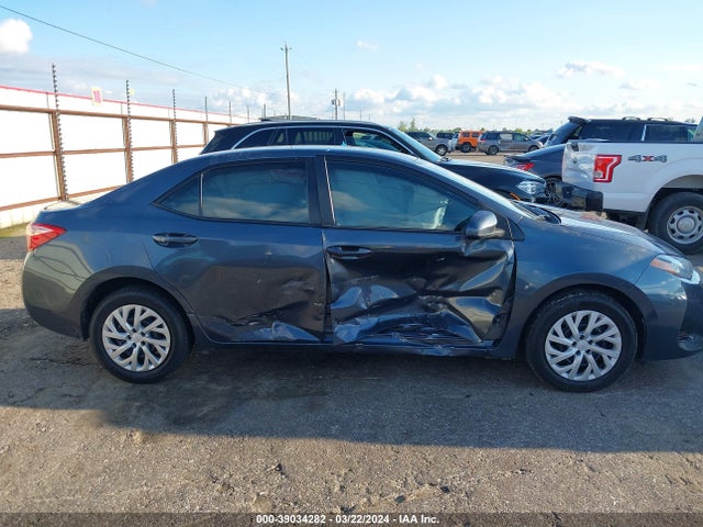 Toyota COROLLA LE 2018 5YFBURHE5JP833317 Image 13