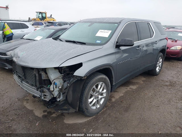 Chevrolet Traverse Ls 2018 1GNERFKW8JJ222370 Image 2