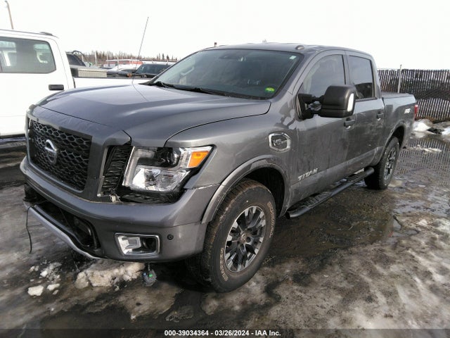 Nissan Titan Pro-4x 2017 1N6AA1E58HN558752 Image 2