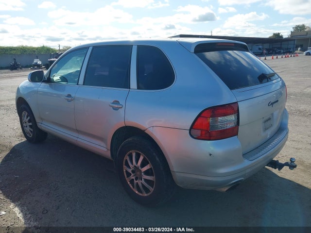2005 PORSCHE CAYENNE WP1AA29P95LA25299 Photo 2