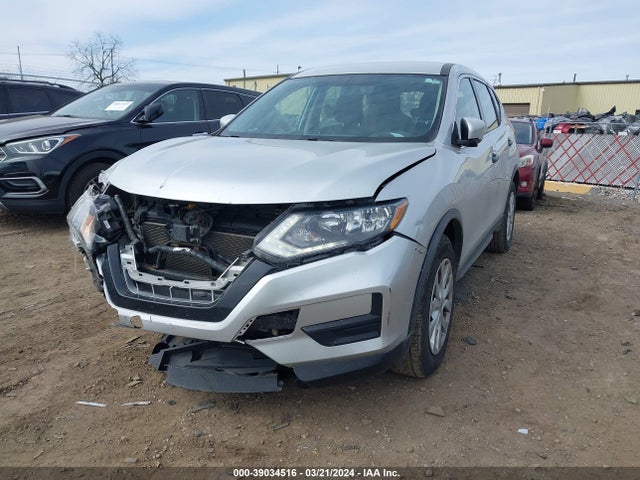 Nissan ROGUE S 2017 KNMAT2MT6HP575606 Image 2