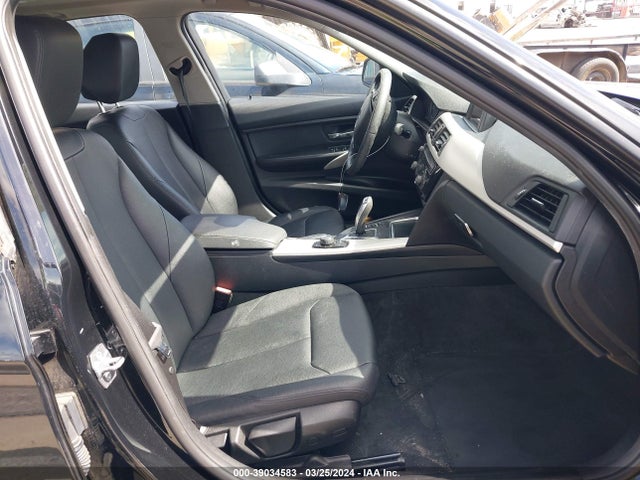 BMW 320i 2016 WBA8A9C57GK618326 Image 5