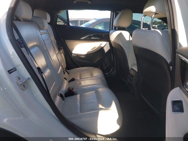 Infiniti Qx30 Premium 2017 SJKCH5CP6HA026309 Image 8