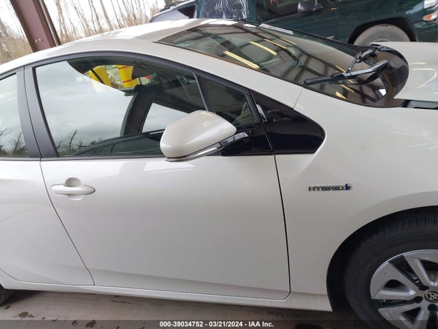 Toyota Prius Two 2018 JTDKBRFU5J3059157 Image 12