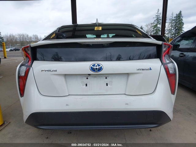 Toyota Prius Two 2018 JTDKBRFU5J3059157 Image 15