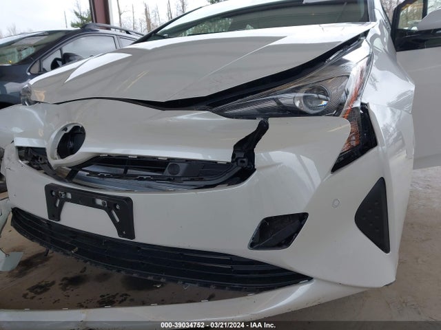 Toyota Prius Two 2018 JTDKBRFU5J3059157 Image 16