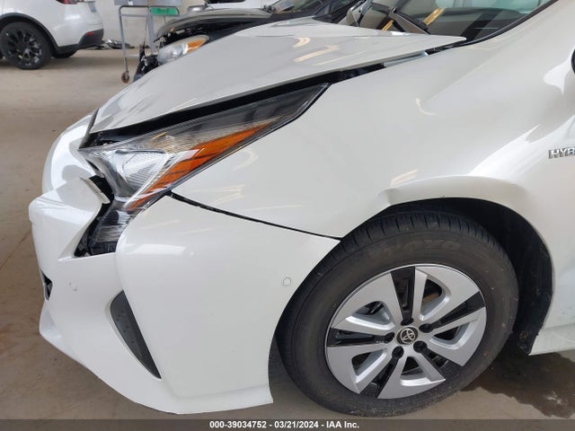 Toyota Prius Two 2018 JTDKBRFU5J3059157 Image 17