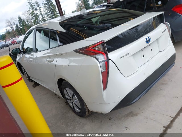 Toyota Prius Two 2018 JTDKBRFU5J3059157 Image 3