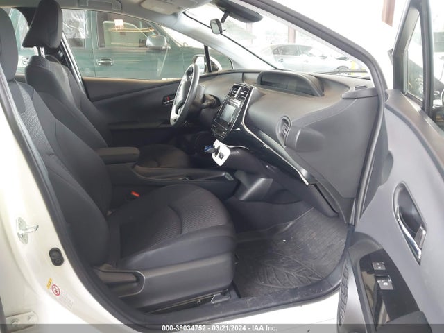 Toyota Prius Two 2018 JTDKBRFU5J3059157 Image 5