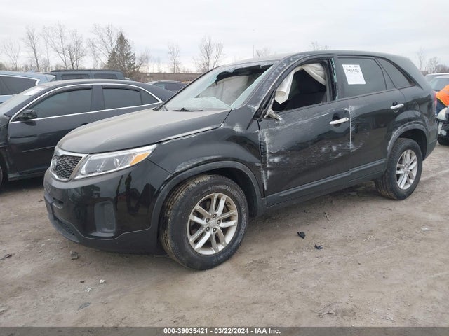 KIA SORENTO LX 2015 5XYKT3A69FG619767 Image 2