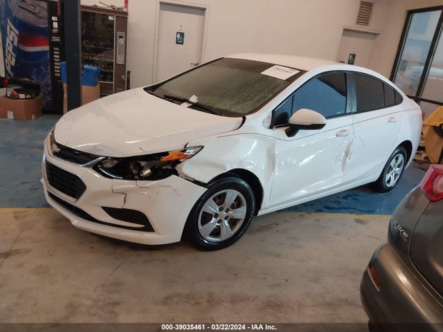 Chevrolet Cruze Ls Auto 2018 1G1BC5SM0J7148003 Image 2