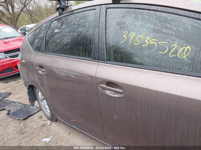 Toyota Prius V Four 2017 JTDZN3EU7HJ070364 Image 12
