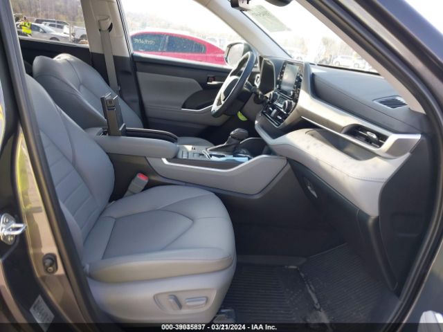 5TDHZRAH0NS097576 Toyota Highlander Xle
