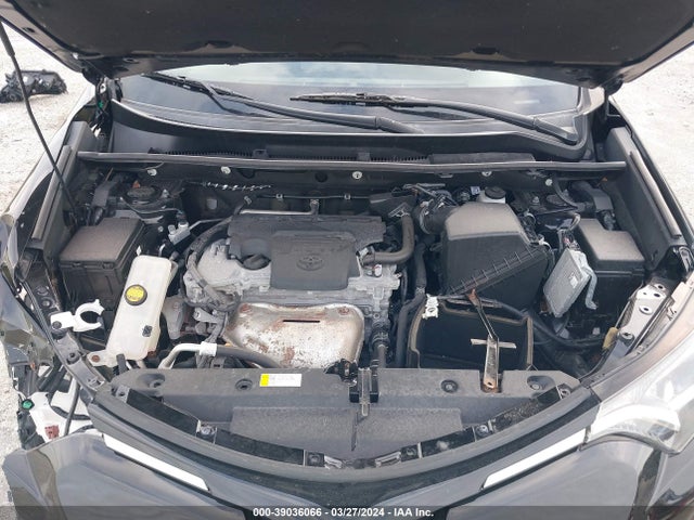 Toyota RAV4 LE 2018 2T3BFREV7JW835347 Image 10