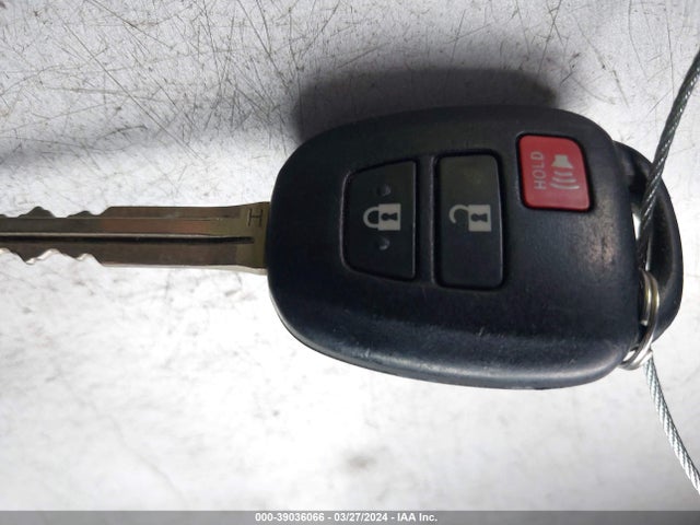 Toyota RAV4 LE 2018 2T3BFREV7JW835347 Image 11