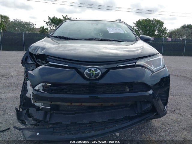Toyota RAV4 LE 2018 2T3BFREV7JW835347 Image 13