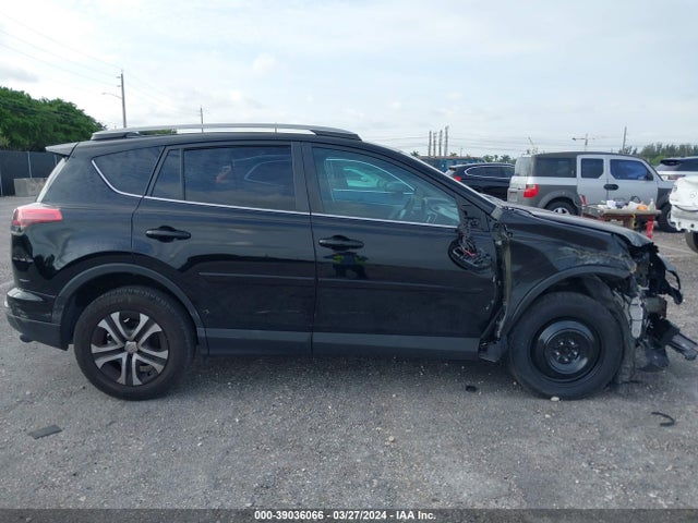 Toyota RAV4 LE 2018 2T3BFREV7JW835347 Image 14
