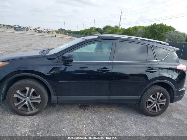 Toyota RAV4 LE 2018 2T3BFREV7JW835347 Image 15