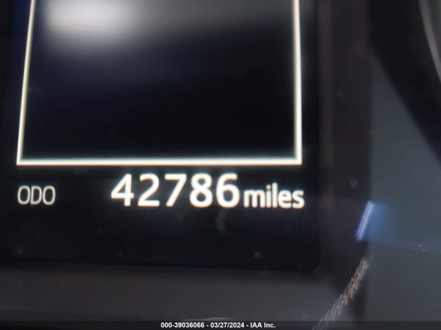 Toyota RAV4 LE 2018 2T3BFREV7JW835347 Image 16