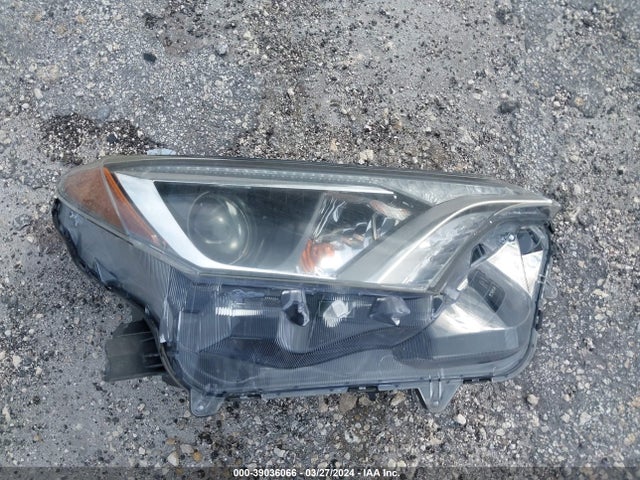 Toyota RAV4 LE 2018 2T3BFREV7JW835347 Image 12
