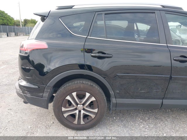 Toyota RAV4 LE 2018 2T3BFREV7JW835347 Image 20