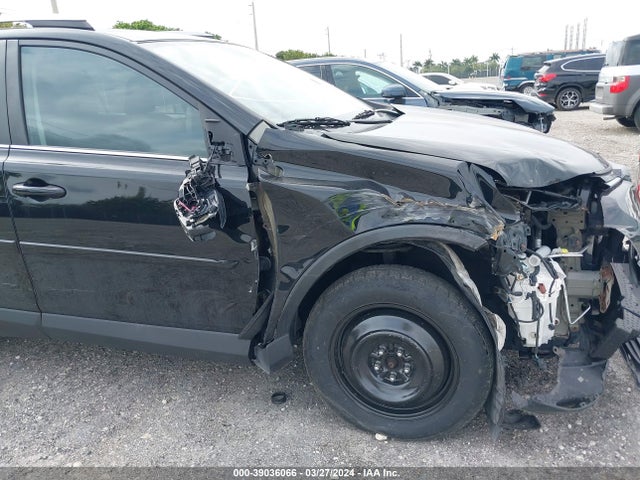 Toyota RAV4 LE 2018 2T3BFREV7JW835347 Image 21
