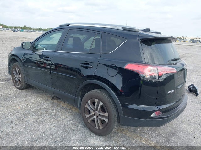 Toyota RAV4 LE 2018 2T3BFREV7JW835347 Image 3