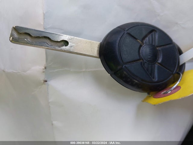 2006 MINI COOPER S WMWRE33576TN26146 Photo 10