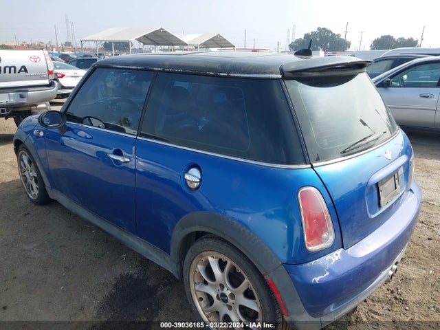 2006 MINI COOPER S WMWRE33576TN26146 Photo 2