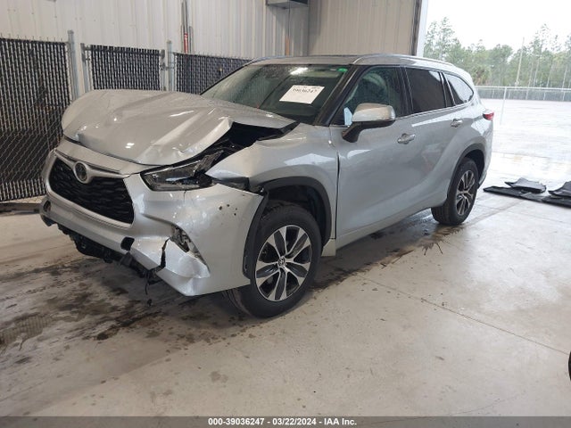 Toyota Highlander Xle 2021 5TDGZRAH8MS516476 Image 2