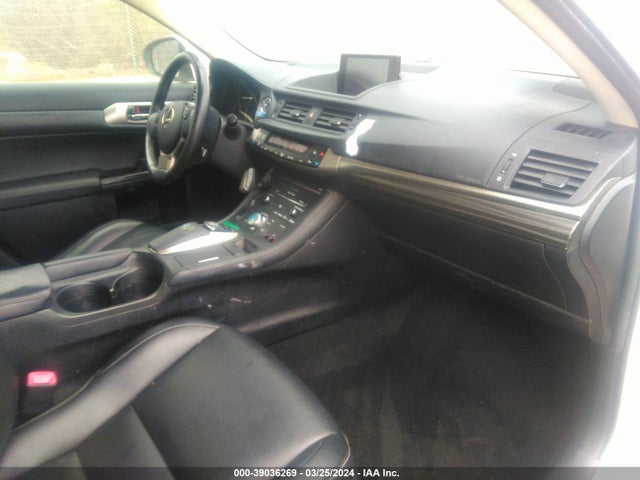 JTHKD5BH9F2224697 Lexus CT 200H