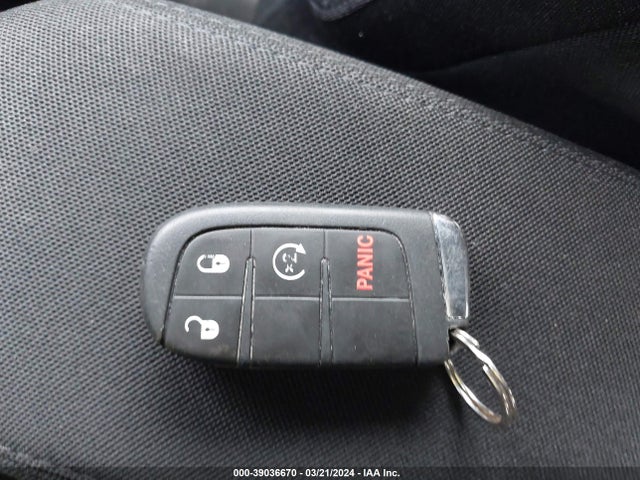 Jeep Renegade Latitude 4x4 2018 ZACCJBBB4JPH12866 Image 11