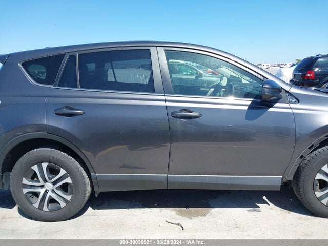 Toyota RAV4 LE 2018 JTMZFREV5JJ169182 Image 14