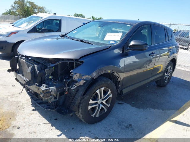 Toyota RAV4 LE 2018 JTMZFREV5JJ169182 Image 2