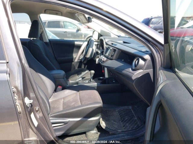 Toyota RAV4 LE 2018 JTMZFREV5JJ169182 Image 5