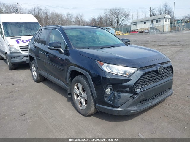 Toyota Rav4 Xle 2019 JTMP1RFV3KD030382 main image
