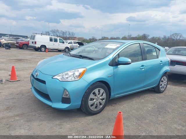 Toyota Prius C One 2014 JTDKDTB33E1064458 Image 2