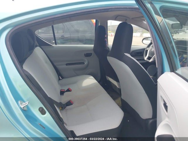 Toyota Prius C One 2014 JTDKDTB33E1064458 Image 8
