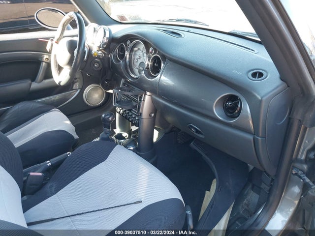 2006 MINI COOPER S WMWRH33586TK57288 Photo 4
