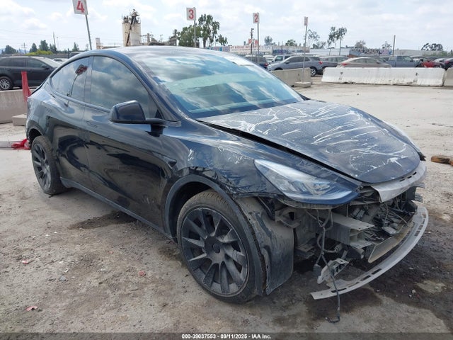 2021 TESLA MODEL Y 5YJYGDEE8MF092444 Photo 0