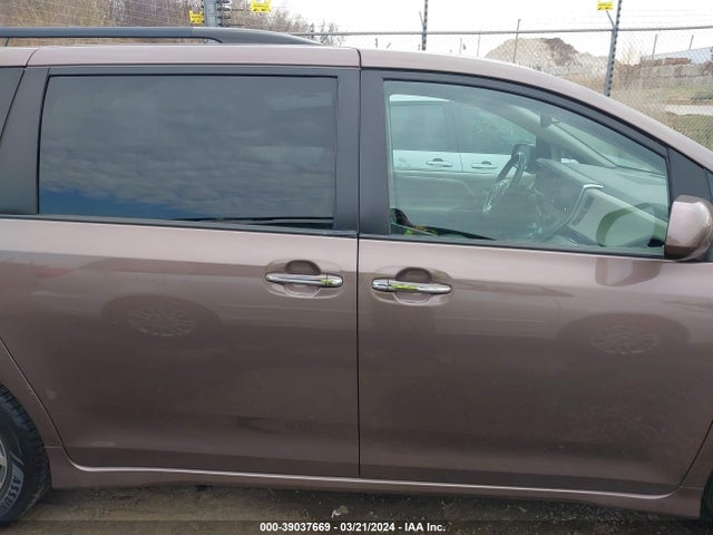 Toyota SIENNA XLE 2020 5TDYZ3DCXLS034379 Image 13