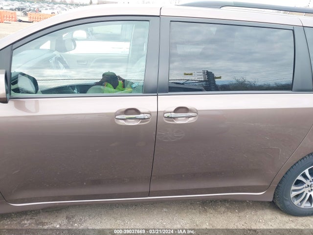 Toyota SIENNA XLE 2020 5TDYZ3DCXLS034379 Image 14