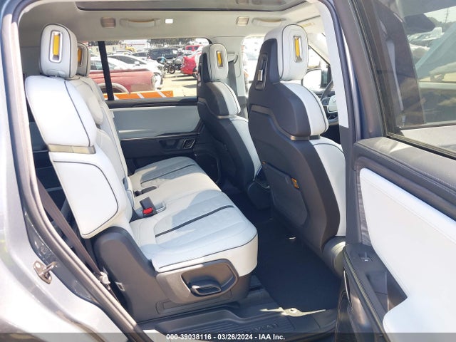 Rivian R1s Adventure 2023 7PDSGABA4PN022217 Image 8