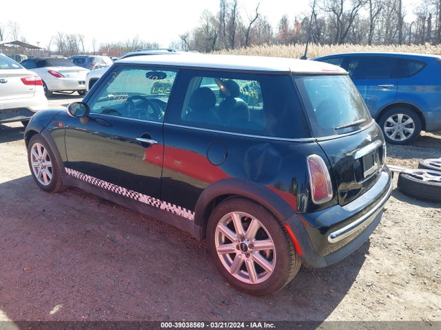 2002 MINI COOPER WMWRC334X2TC31195 Photo 2