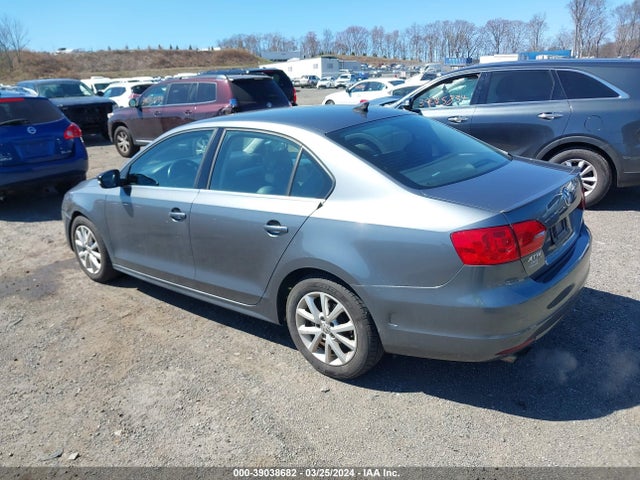 3VWD17AJ2EM439667 Volkswagen Jetta 1.8t Se