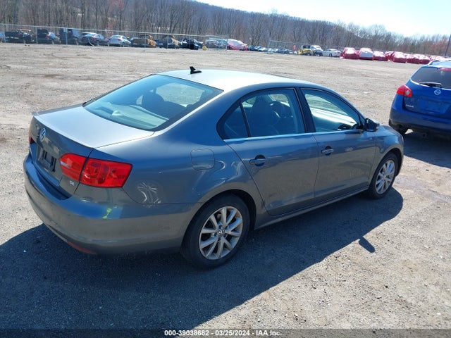 3VWD17AJ2EM439667 Volkswagen Jetta 1.8t Se